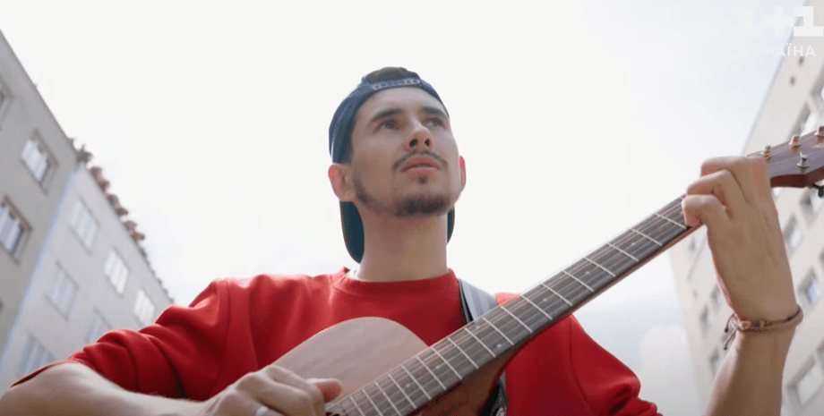 голос страны 13, надя дорофеева, песня объятия, уличный музыкант из Чернигова, coldplay, роман панченко