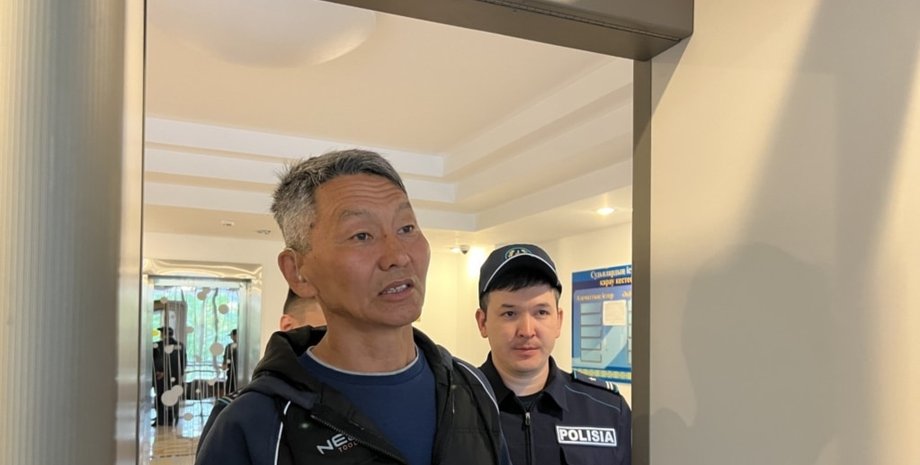 Казахстан, Уральск, памятник, маршал Жуков, арест, унитаз, акция протеста, Жаннат Ахмедьяров