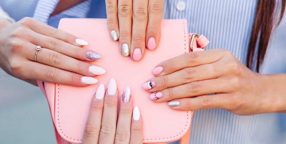 Руки с красивым маникюром