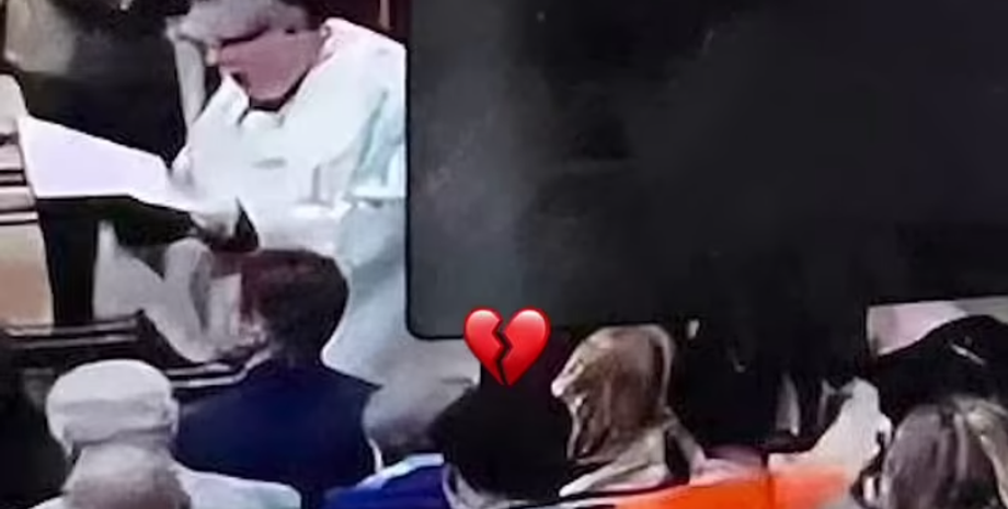 Камера в душе была не исключена, курьез на похоронах, церемония прощения онлайн, Великобритания, фото