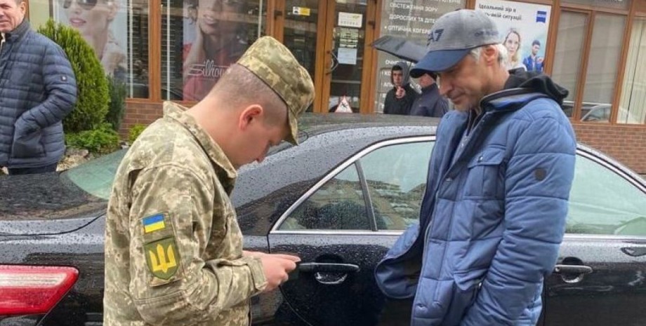 Вручение повестки Вручение повестки, ТЦК повестка, мобилизация в Украине, ТЦК мобилизация, ТЦК военнообязанные, война мобилизация, война повестка