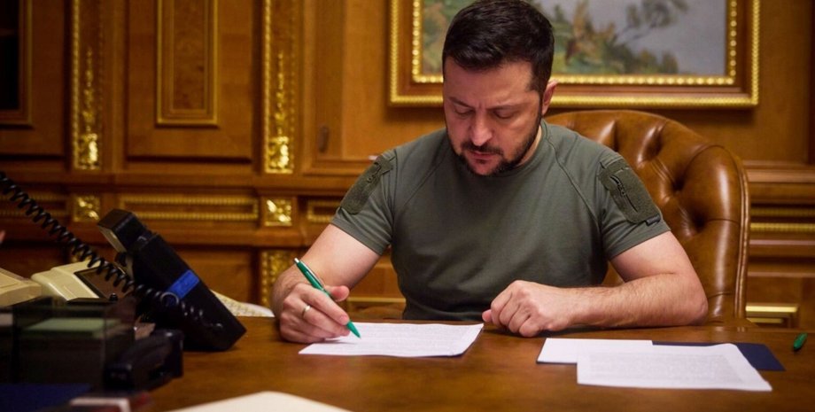 Володимир Зеленський, Зеленський воєнний стан