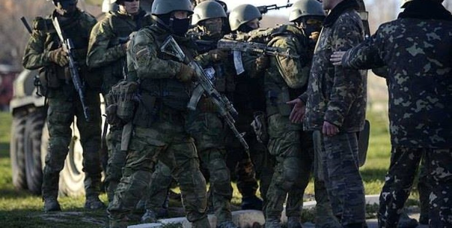 Российские военные в Крыму / Фото: facebook.com/denys.kobzin