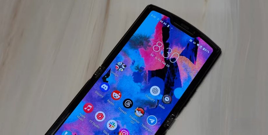 Перший смартфон серії Motorola Razr