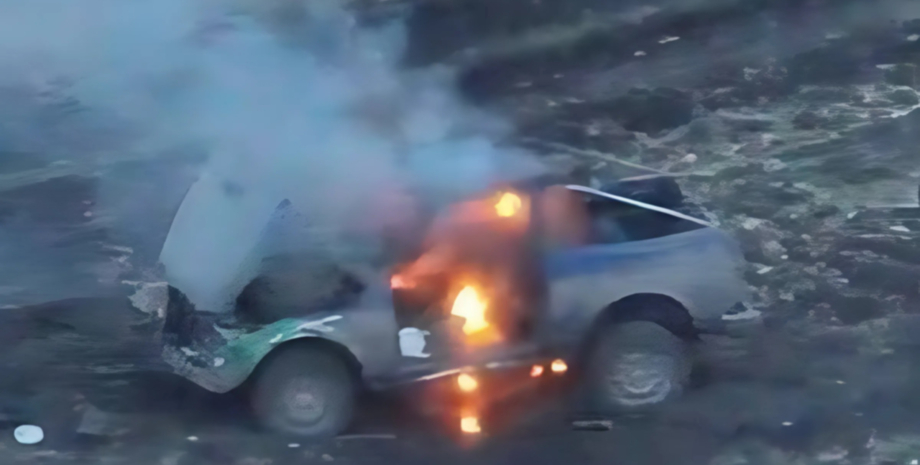 Na šíření: Ruská vojenská sedí v civilních automobilech, bouří ukrajinské pozice...