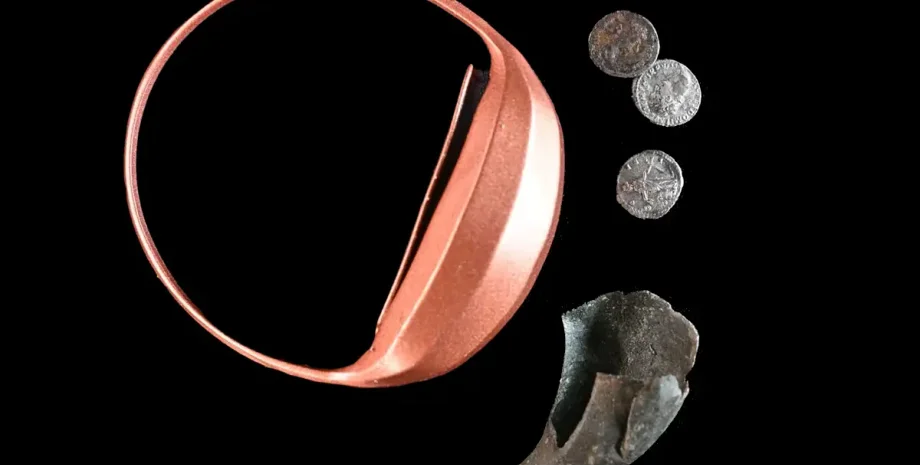 археологи нашли артефайты и монеты