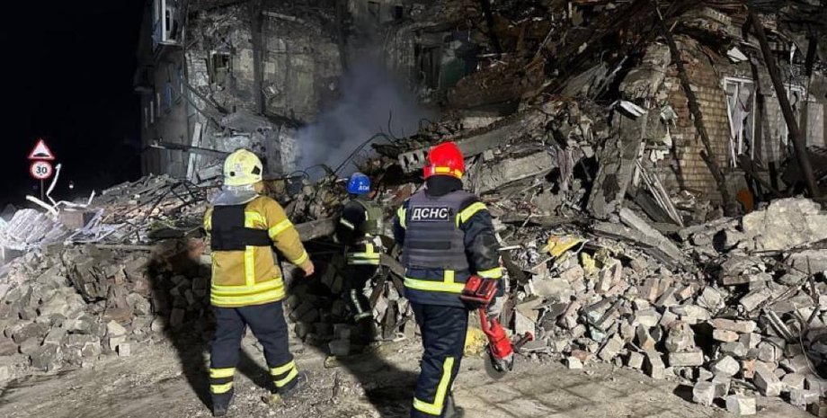 Покровск, обстрел, Донецкая область, Донбасс, атака, война РФ против Украины, спасатели, разрушения