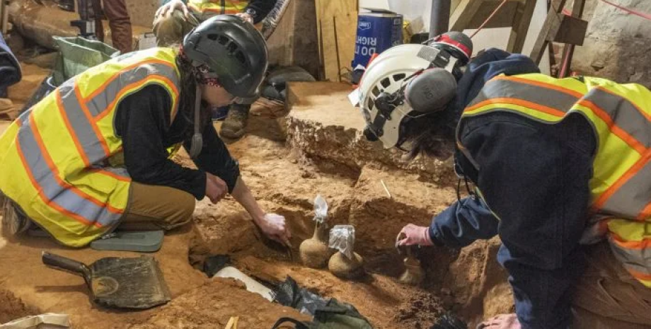 находки археология, Особняк Джорджа Вашингтона, Стеклянные бутылки 18 века, история, Археологическая находка, Аромат вишневого цвета, Сохранившиеся вишни, Отцы-основатели
