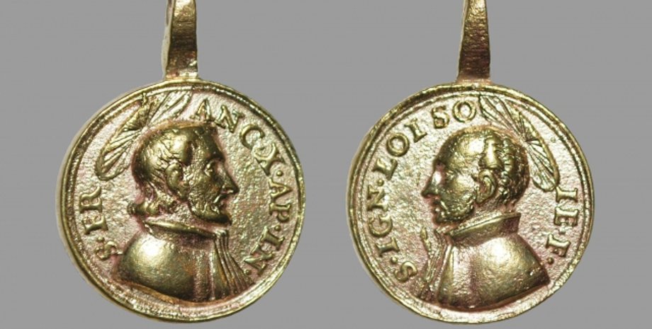 иезуиты, раскопки, археологи, Украина, амулет, медальон, находка, орден, история, Ужгород, замок, церковь, ученые, археология