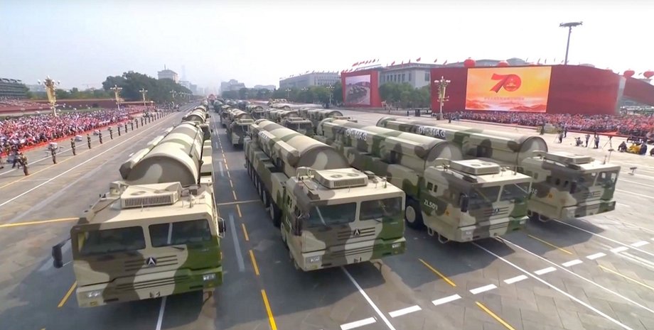 DF-31 ракеты парад