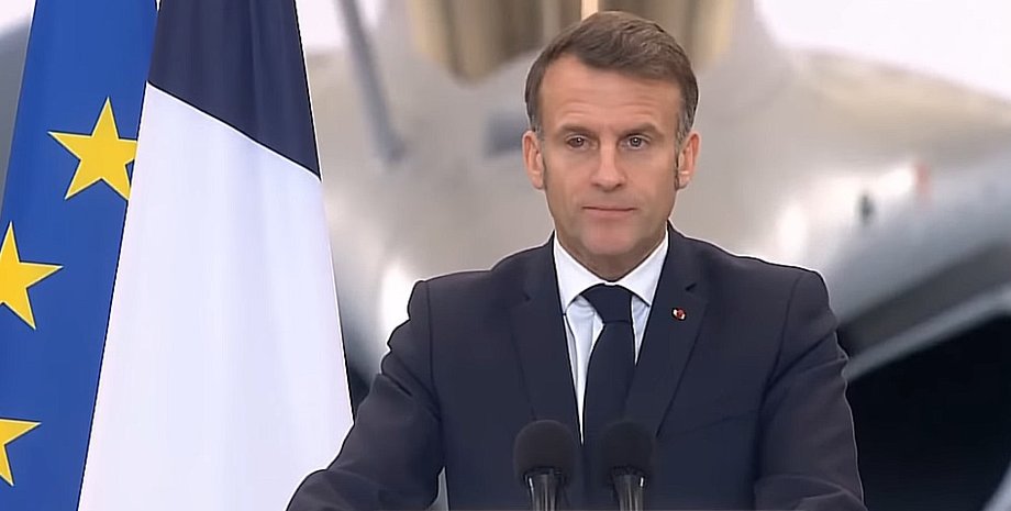 Емманюель Макрон з'явився на публіці з червоним оком