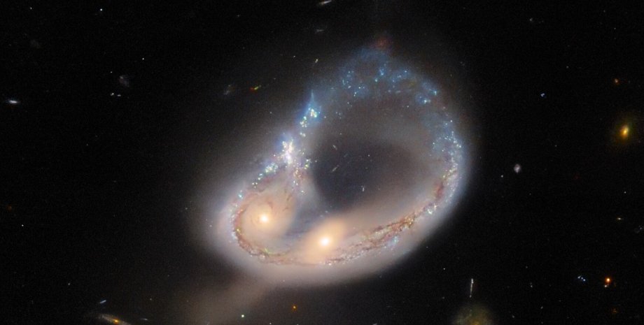 Arp-Madore 417-391, столкновение галактик, слияние галактик