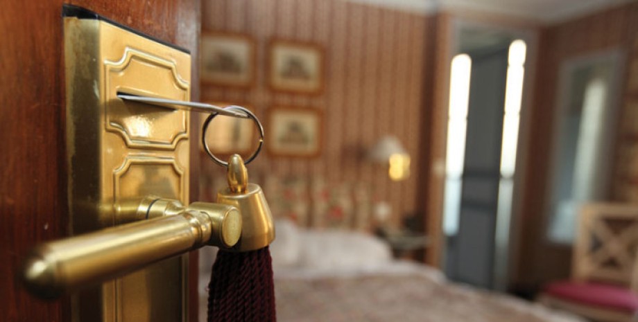 Отель, номер, призрак Призрак в отеле в Великобритании, паранормальное явление, дух, курьезы, мистические истории, странный случай в отеле