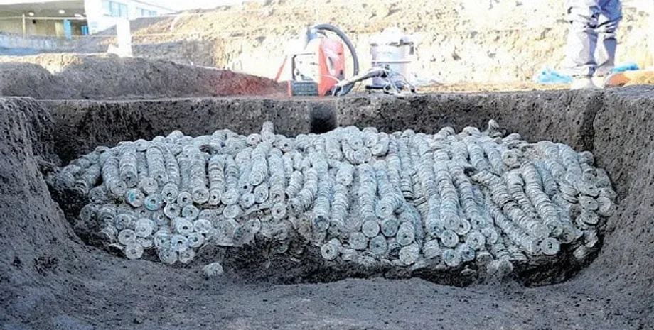 Знахідка стародавніх монет, Японська археологічна знахідка, Монети китайського походження, Історичні скарби, археологія