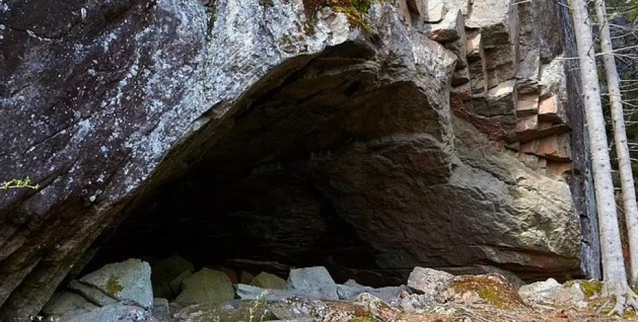 Пещера в Финляндии, известная как Церковь Дьявола пещера, церковь дьявола