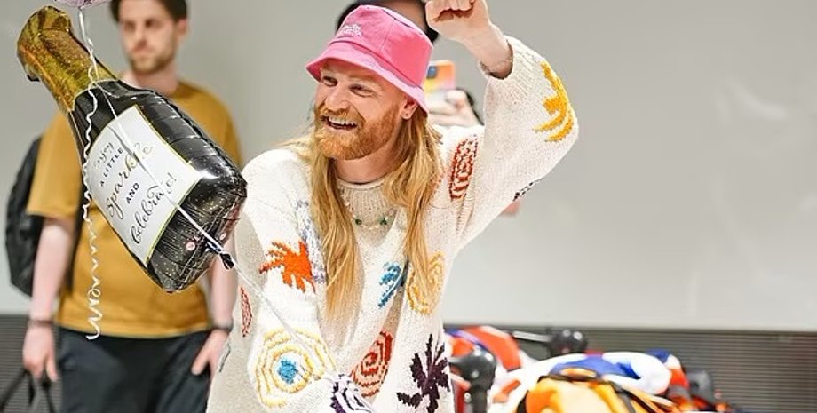 сэм райдер, евровидение, евровидение 2022, розовая панама