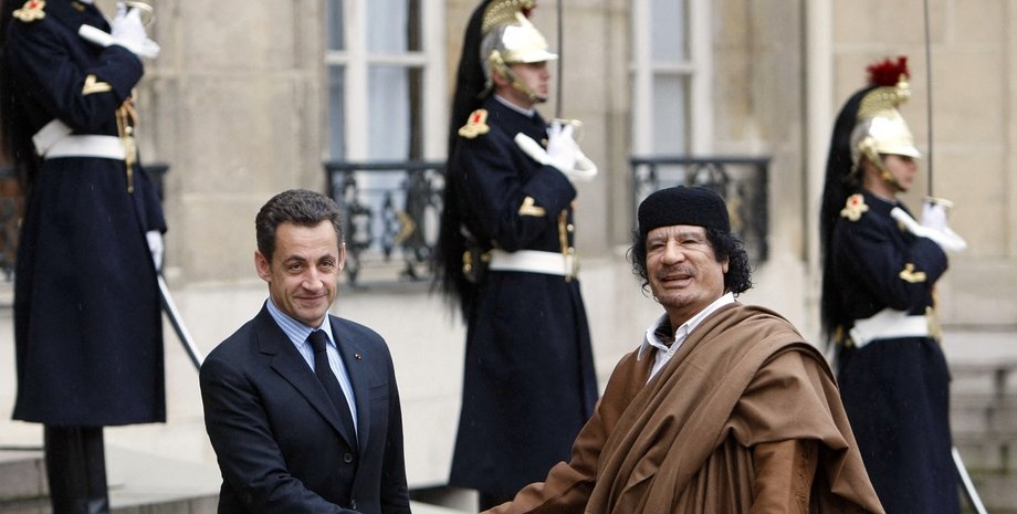 Николя Саркози и Муаммар Каддафи Николя Каддафи мог брать деньги у Муаммара Каддафи на избирательную кампанию