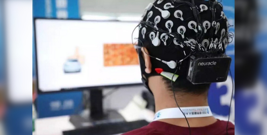 Точність тестів наразі складає 74% Вчені винайшли ШІ-чип, який вміє зчитувати думки людей: деталі0