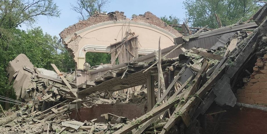 разрушения в нью-йорке донецкой области, разрушенное здание, обстрел донецкой области