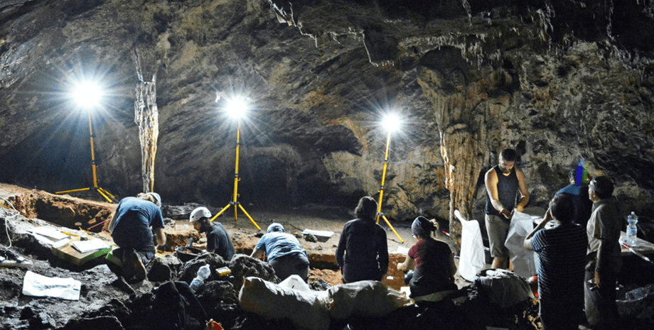 мода, палеоліт, древні люди, море, печера, мушлі, дослідження, прикраса, відкриття, підвіска, берег, подорож, дослідники, археологія, ранні люди, Середземне море