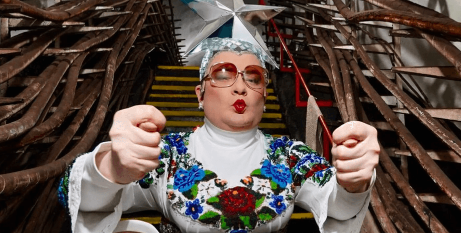 Андрей Данилко празднует день рождения Верка Сердючка показывает дулю