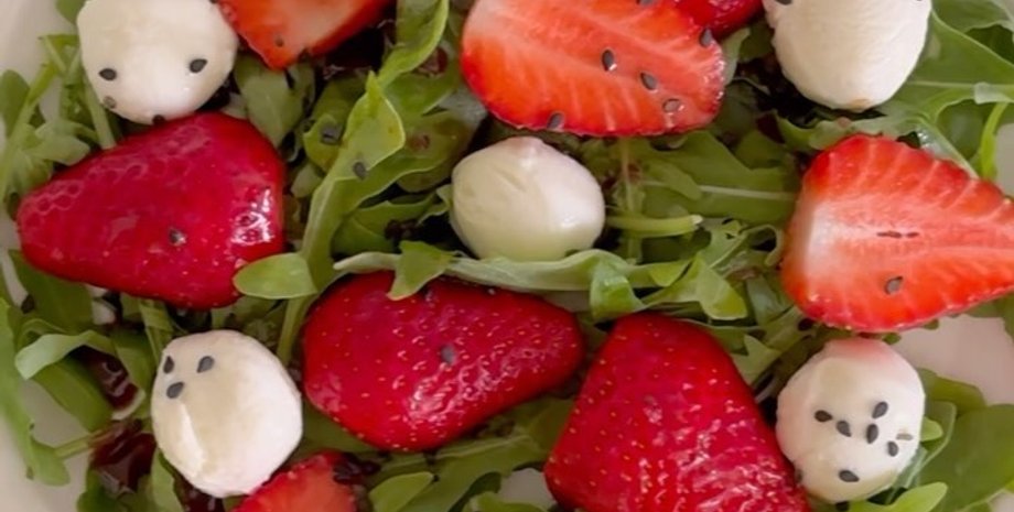 салат, клубника, моцарелла