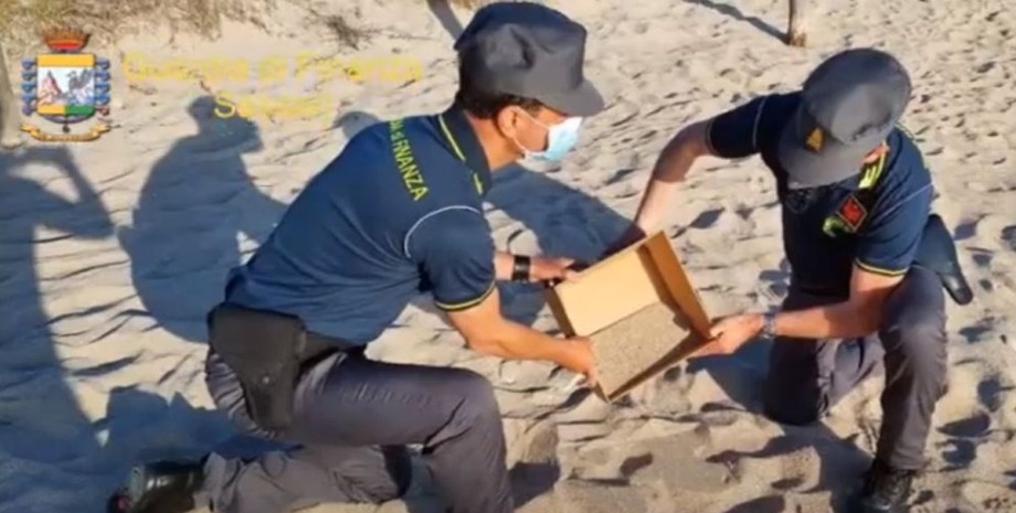 полиция, Сардиния, песок