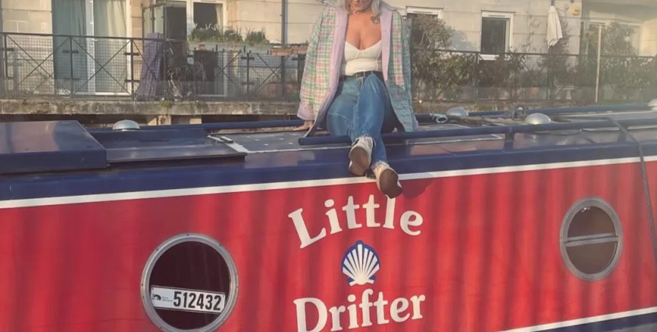 Женщина живет в лодке, дом на воде, дом в лодке, ужасы жизни в доме на воде, чай замерзает в кружке, аренда жилье, купила лодку,