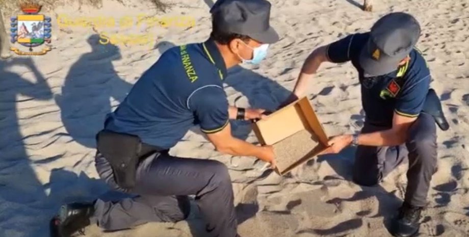 полиция, Сардиния, песок