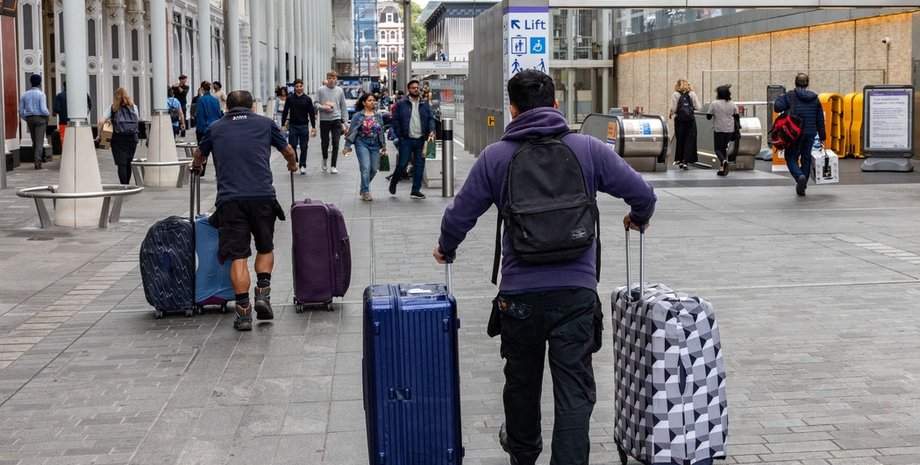 Виїзд за кордон чоловіків 18-22, Дозвіл на виїзд 18-22, Виїзд студентів 18-22