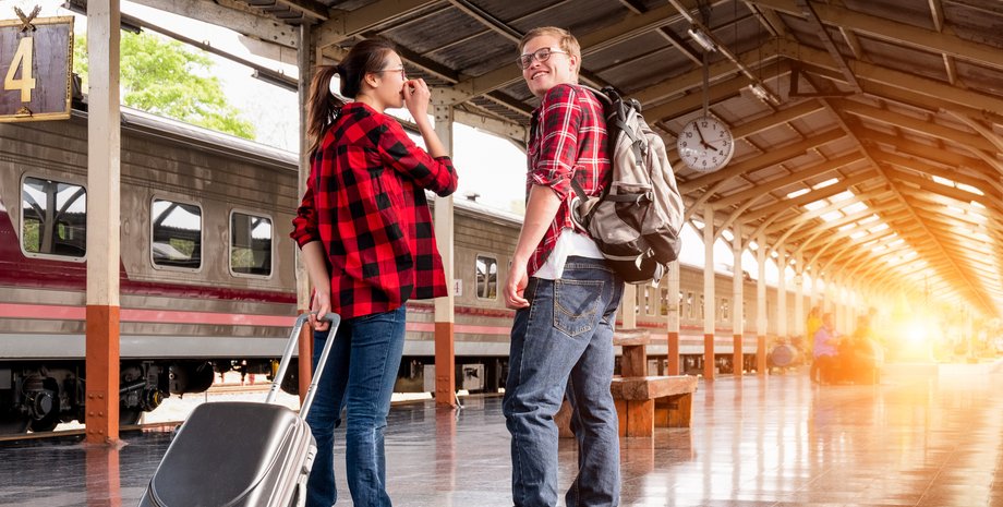 вокзал, чемодан, поезд, Польша, мигранты, беженцы
