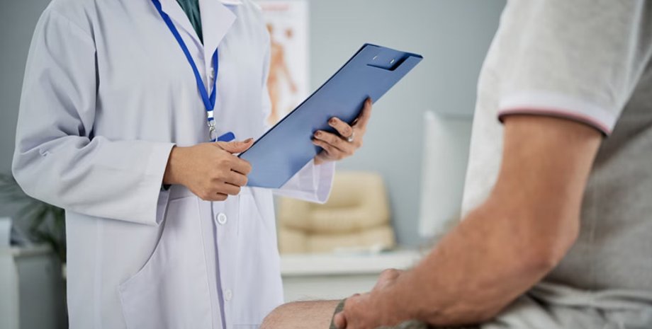 пациент на осмотре у врача