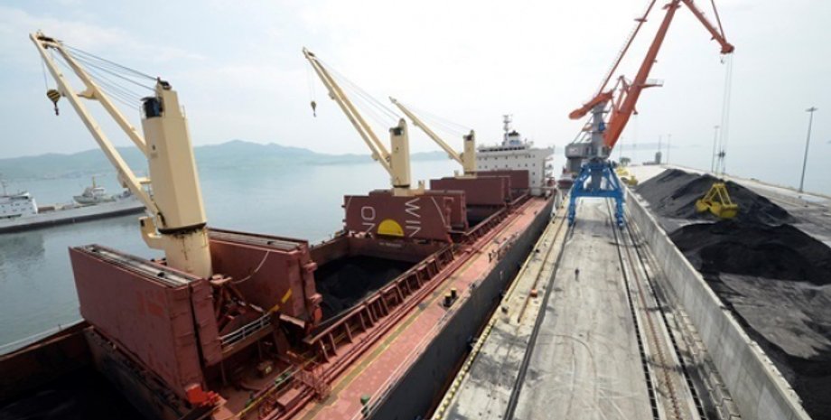 Разгрузка угля и ЮАР / Фото: Голос Запорожья