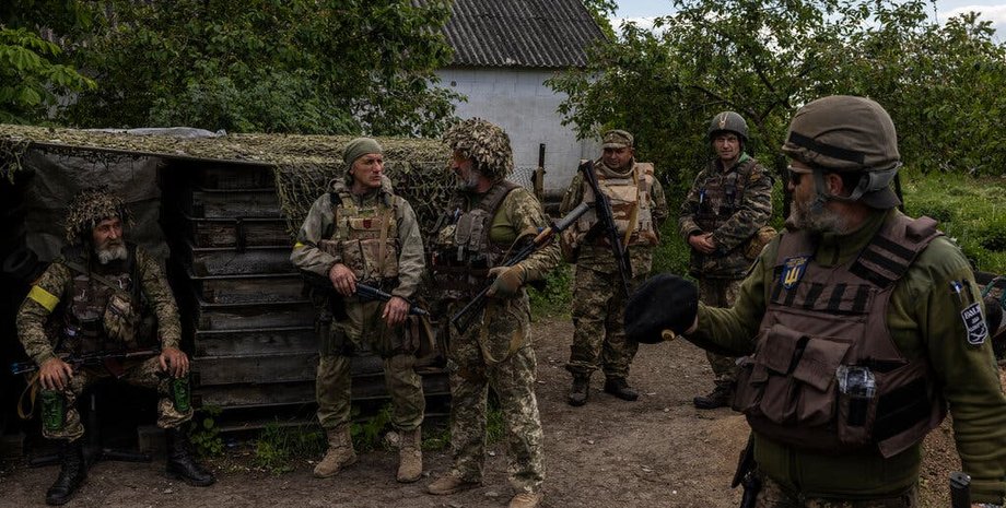 Бойцы ВСУ и мирные переговоры с РФ по обмену территориями