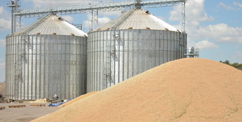 елеватор із зерном у Рубіжному