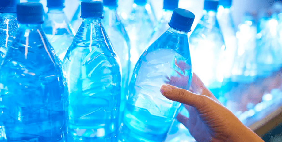 Вода в пляшках, вода, бутильована вода, як роблять воду, виробництво води, вода з-під крана, науковці, пластик
