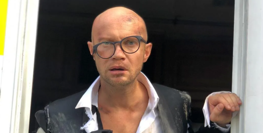 Дмитрий Хрусталев, комик Дмитрий Хрусталев обшарпанный и избитый