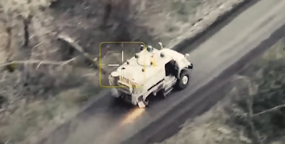 Бронемашина MaxxPro