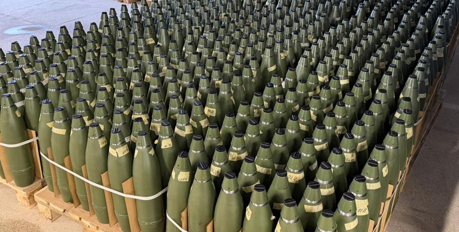фото партії снарядів кааліюру 155 мм Української бронетехніки