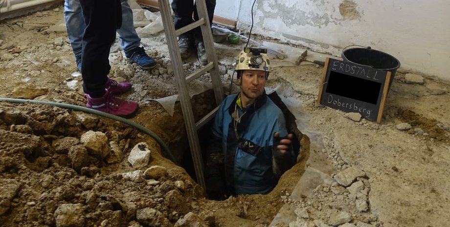 Тайная комната, находка в доме, Австрия, фермер, ремонт, Флориан Шмидт, подземелье, средние века, исследования