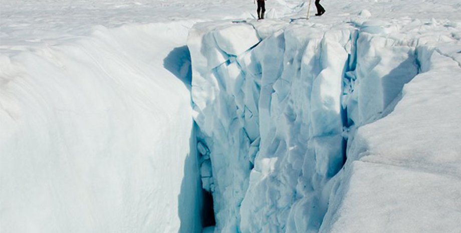 Исследование трещин в ледниках Гренландии / Фото: Poul Christoffersen