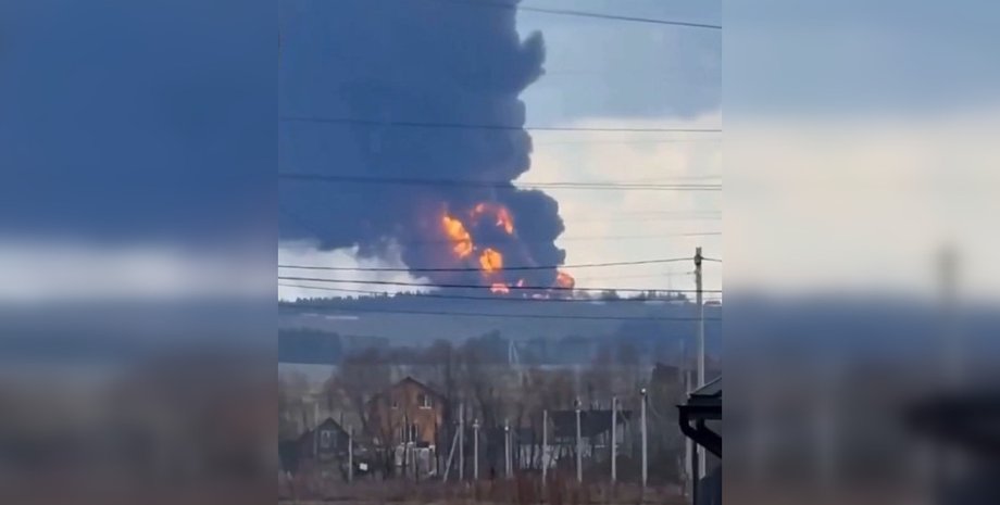 Пожежа у Пермі 29 квітня фото стовпа диму та вхню над Пермю 29 квітня