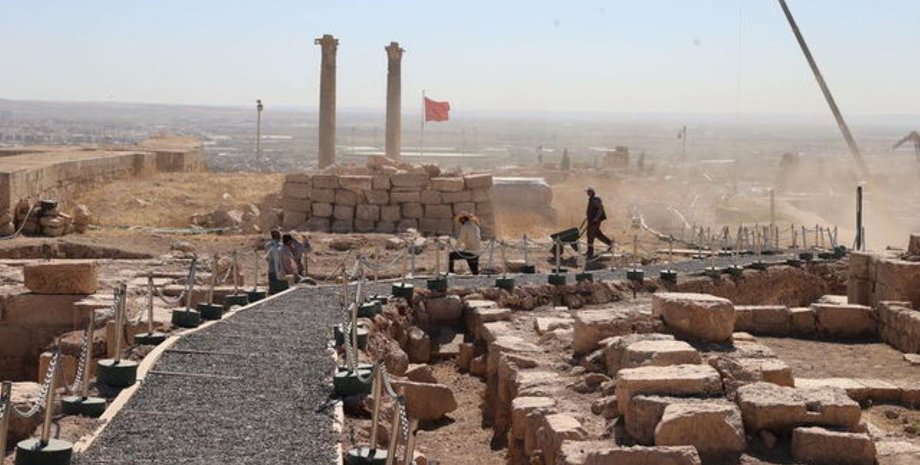 археологи раскопали гробницу