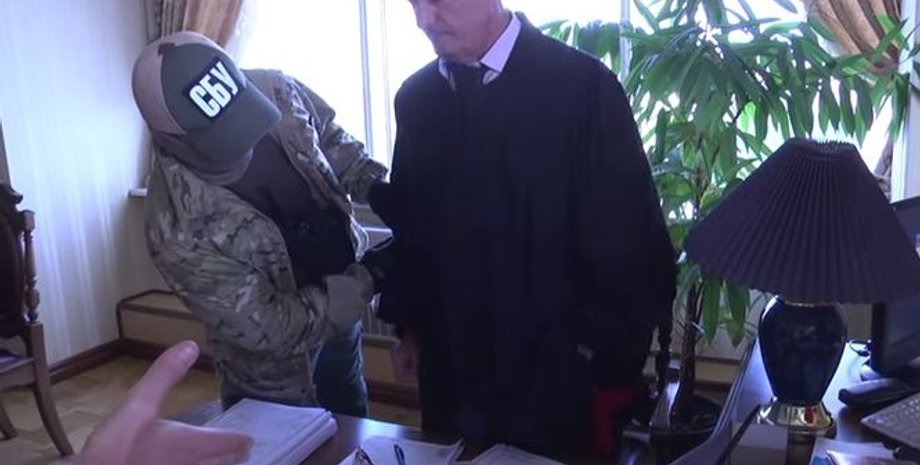 Антон Чернчшенко / Кадр из видео обыска