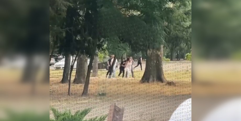 У Одесі зафіксувало силове затримання жінки, яка, які підозрюють, планувала підірвати ТЦК, написали соцмережі