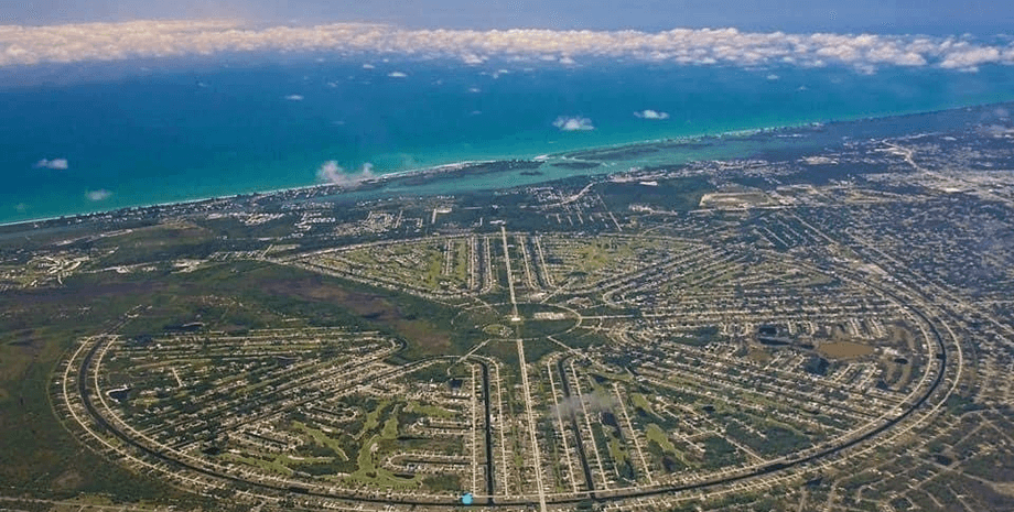 Необычное поселение, круговая застройка, Rotonda West, фотография с самолета, необычное фото, похоже на лабиринт, часть города