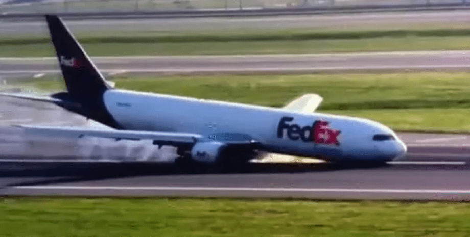 Аварійна посадка Boeing компанії FedEx Express, літаки, аварія, екстрена посадка, Туреччина, лайнер, відео