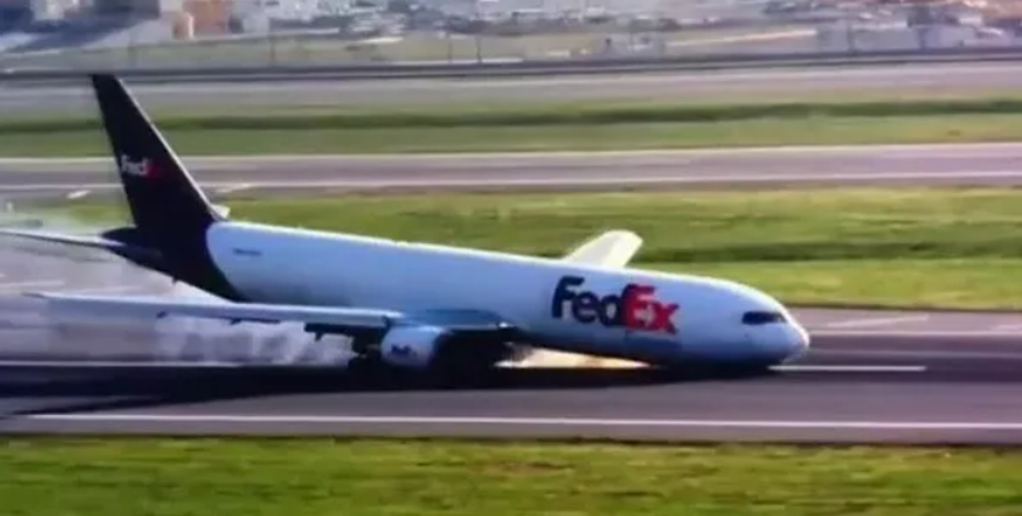 Аварійна посадка Boeing компанії FedEx Express, літаки, аварія, екстрена посадка, Туреччина, лайнер, відео