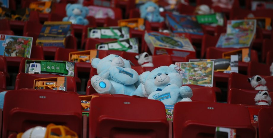 шахтер, олимпиакос, благотворительный матч, мягкие игрушки, погибшие дети, война в украине