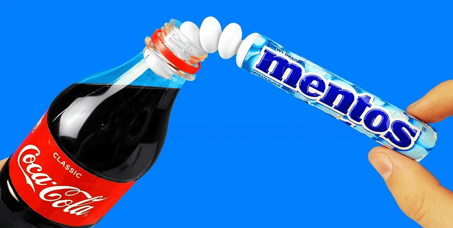 Знаменитий дослід: що буде, якщо ментос покласти в колу під водою